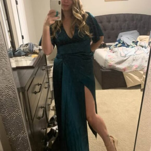 David’s Bridal Bridesmaid Dress - Gem (Emerald) Charmeuse Flutter Sleeve A-Line - Picture 5 of 9